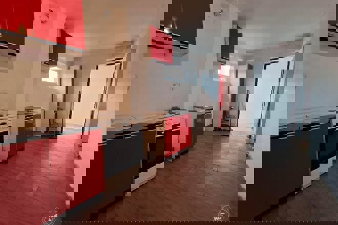 Prodej  zrekonstruovaného bytu 2+1 s balkonem a půdním prostorem 189 m²