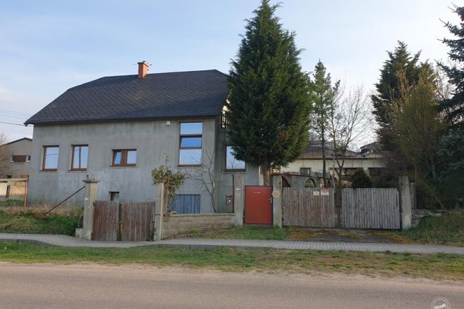 Aukce 1/2 rodinného domu s truhlářskou dílnou, Zlonice, okr. Kladno